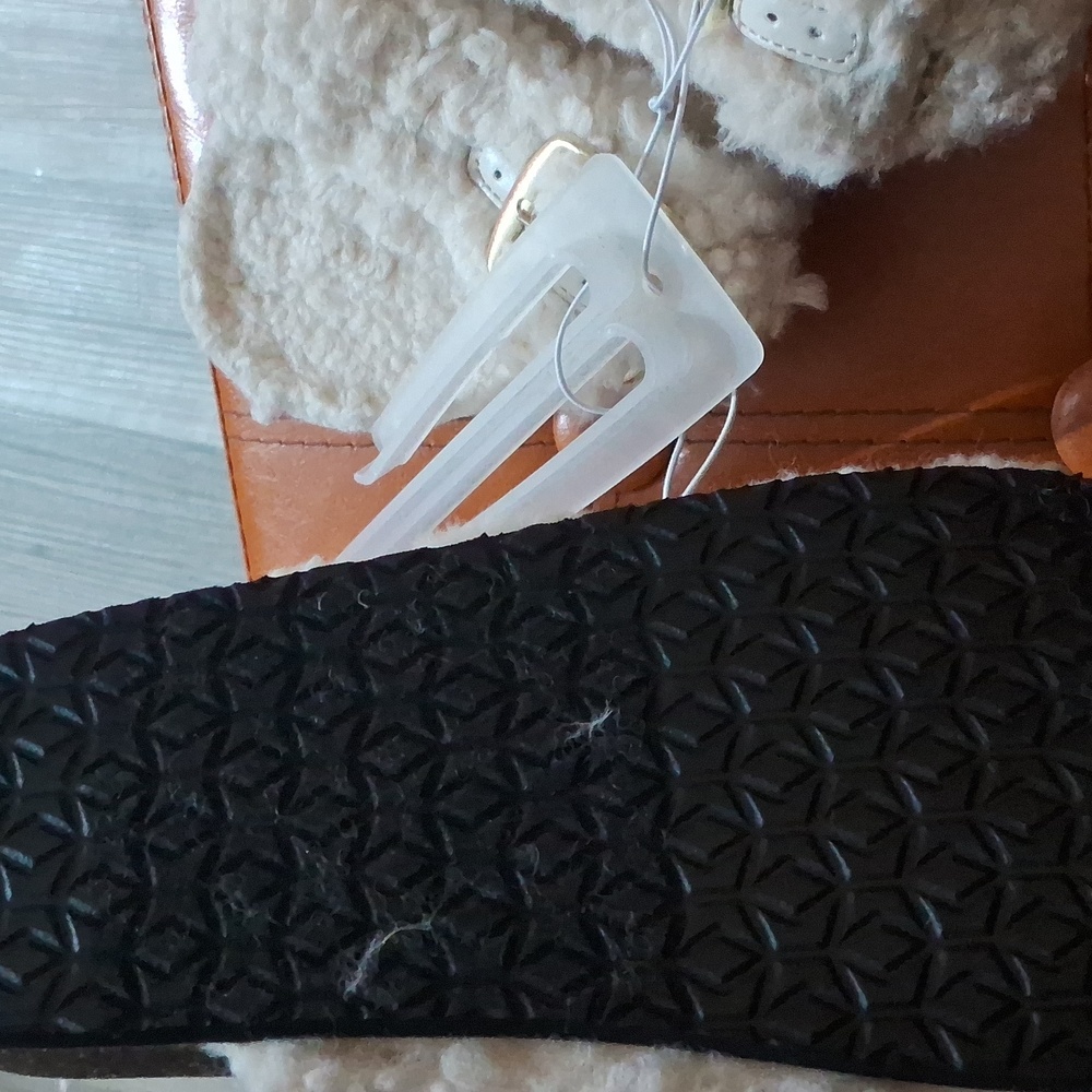 Auden Faux-Fur Slippers⭐️⭐️⭐️⭐️ - Picture 3 of 9